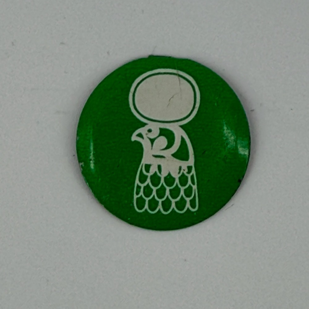 Vintage Metropolitan Museum King Tut Tin Litho Admission Button Green Egyptian